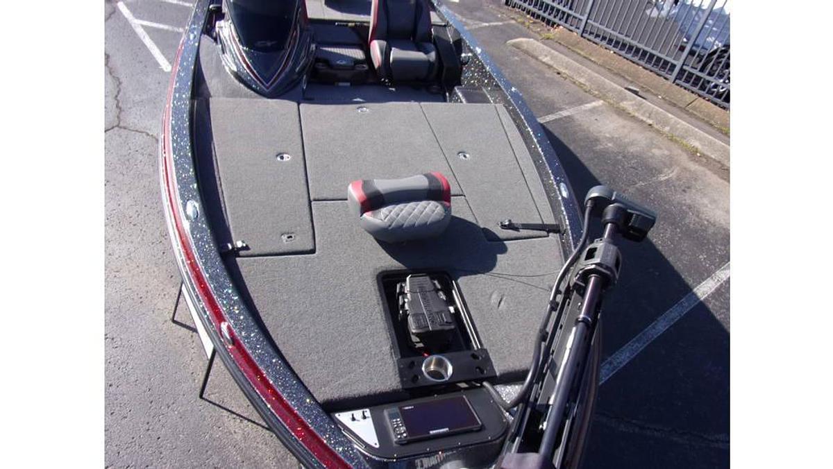 Caymas NEW 2023 CX 19 with a Mercury 225 Pro XS