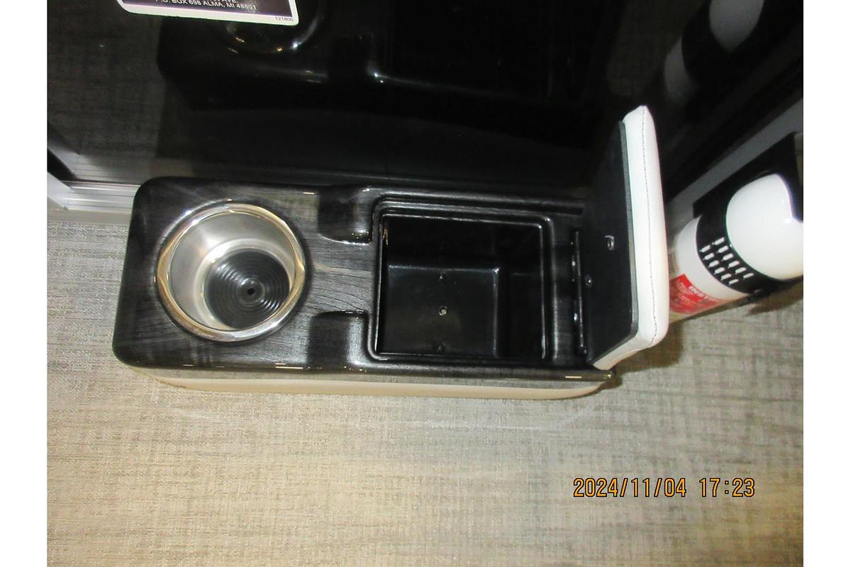 2025 Avalon Venture 85 Quad triple log with trailer