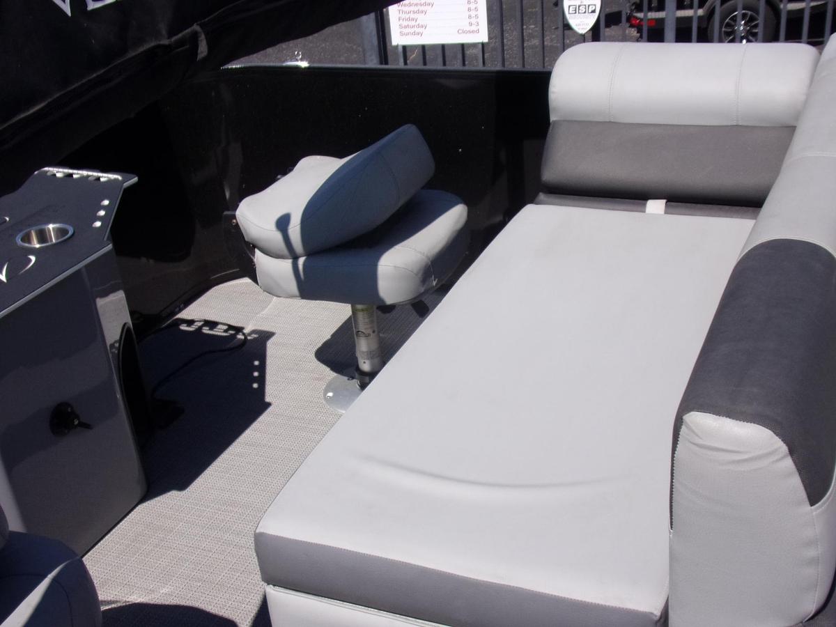 Used 2024 Veranda VF22F4 triple log with Yamaha F 150 LC and trailer