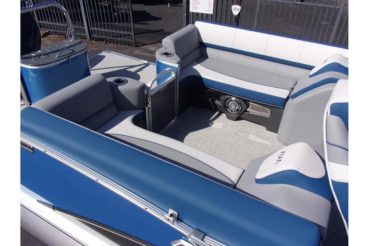 2025 Avalon Catalina 23' Quad Lounger triple log with Suzuki 250