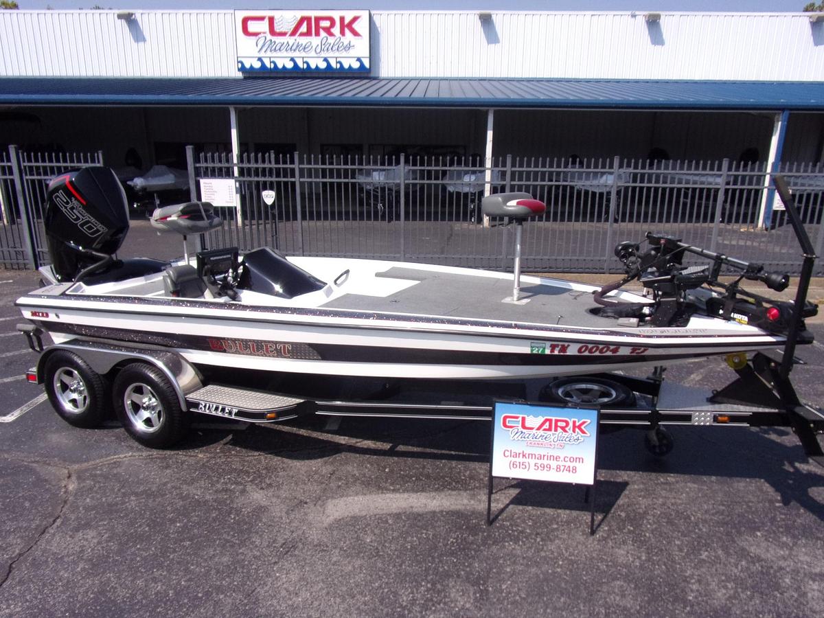 Used 2017 Bullet 20 XRD - with Spot Lock, turret pole, 3 units, Livescope and more