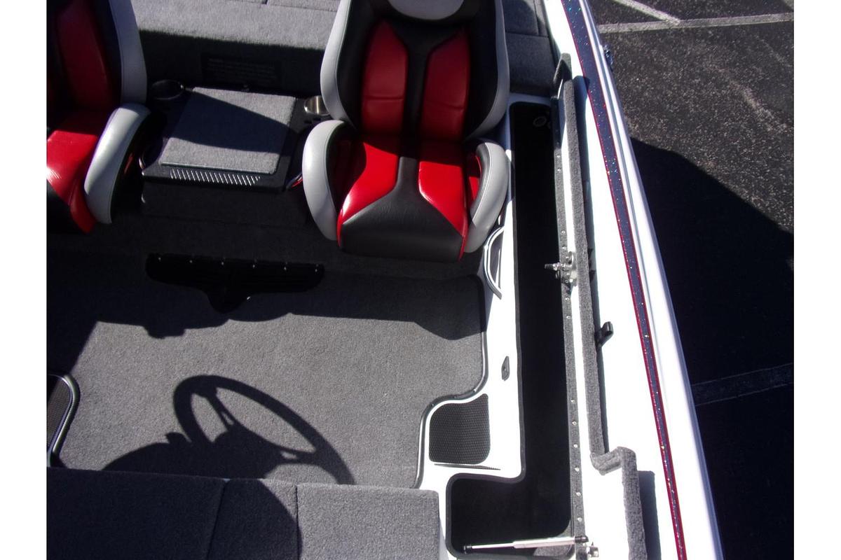 Used 2018 Phoenix Boats 618 Pro - like new with only 20 hours!