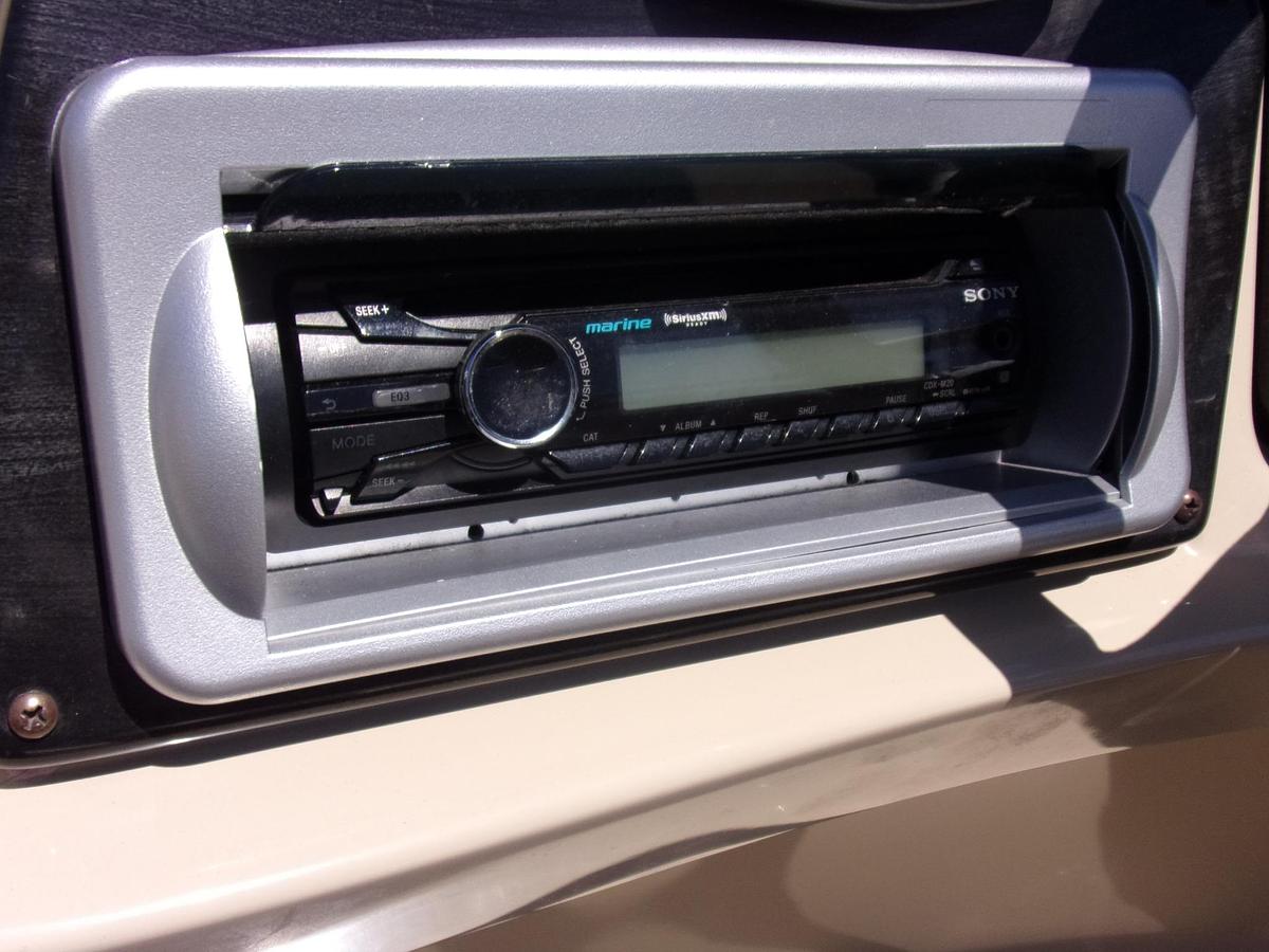 Used 2014 Sweetwater 2086 with Yamaha F90