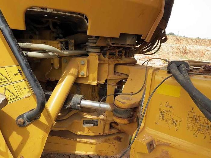 Used 2013 CATERPILLAR 730