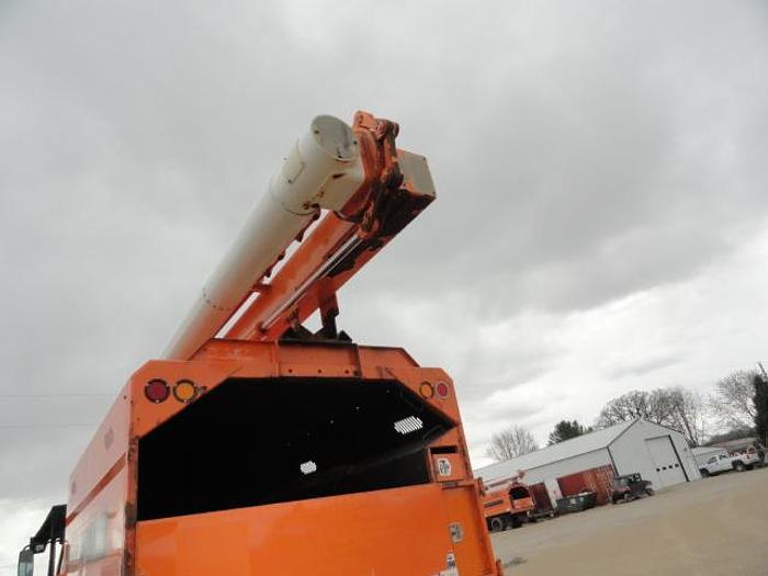Used 2011 FREIGHTLINER BUSINESS CLASS M2 106
