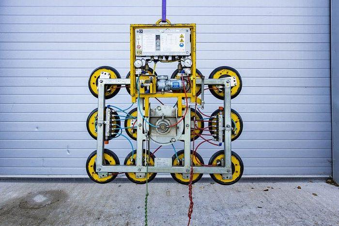 Used Kombi 7211-DS2 Glass Vacuum Lifter