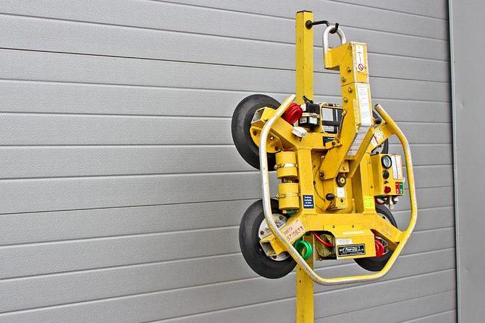 Used Sold - 07/19 - 2007 Wood's Powr-Grip MRT4 Glass Vacuum Lifter