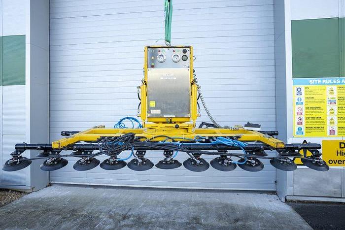 Used Sold - 07/25 - Hydraulica 900C Curved Glass Vacuum Lifter