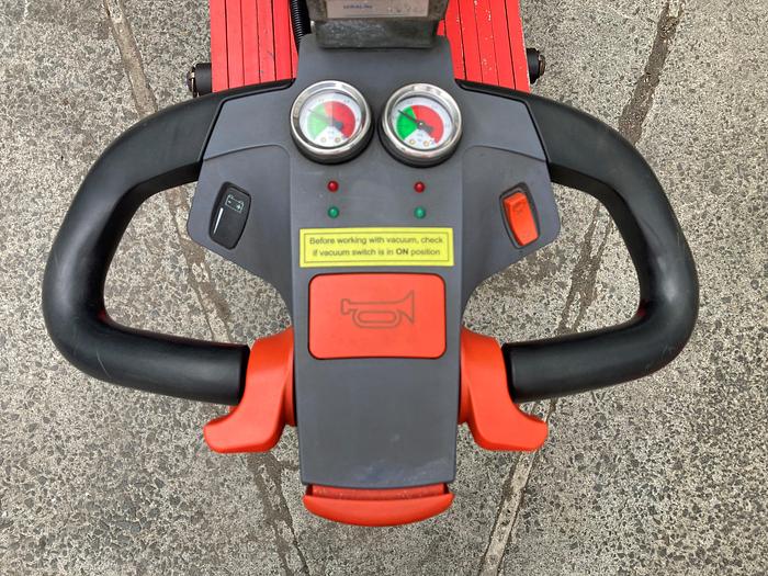 Used 2016 Oscar 600 Offroad Glazing Robot