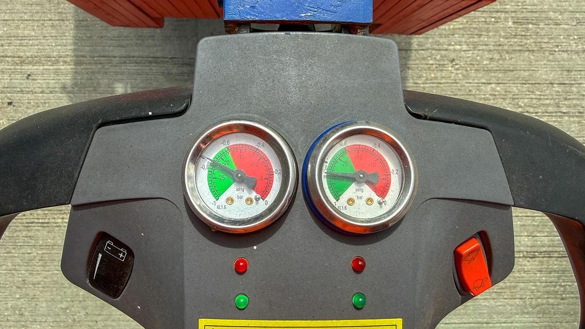 Used Oscar 1000 Glazing Robot