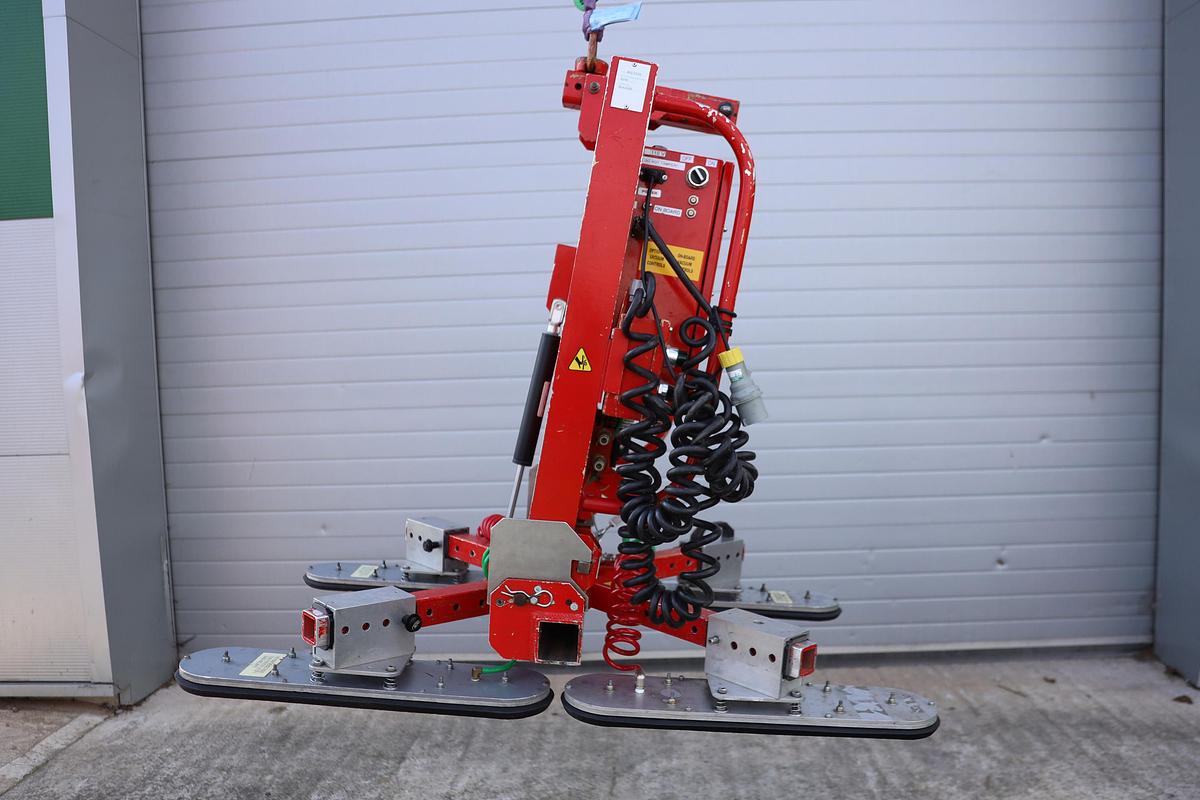 Used 2010 Wood's Powr-Grip Clad-King Cladding Lifter
