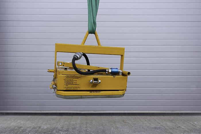 Used 2017 The Vacuum Lifting Company SK200 Side Tilt