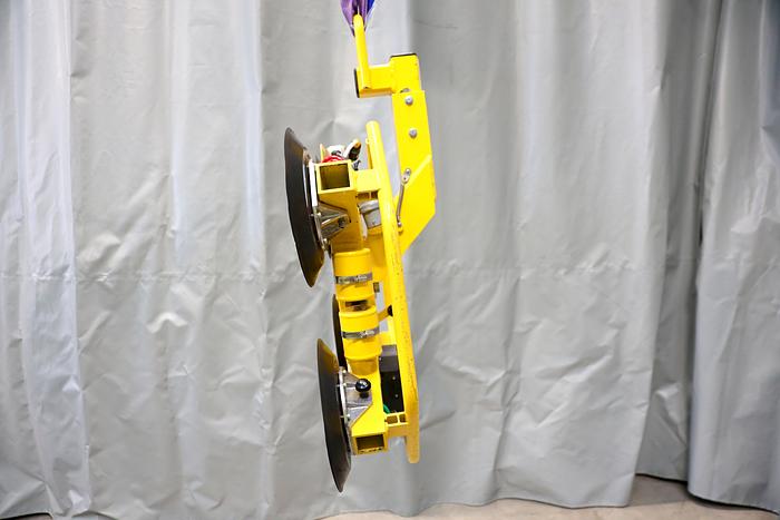 Used 2017 Wood's Powr-Grip MRT4 Intelli-Grip Glass Vacuum Lifter