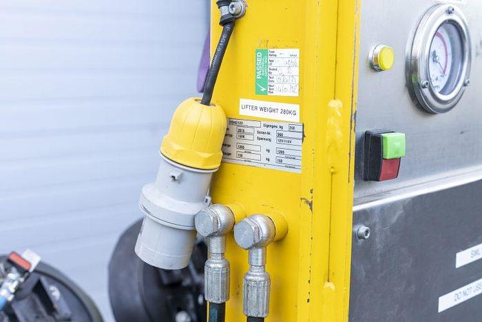 Used Sold - 07/25 - Hydraulica 900C Curved Glass Vacuum Lifter