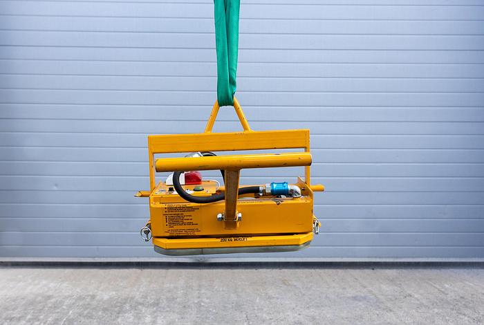 Used 2017 The Vacuum Lifting Company SK200 Side Tilt