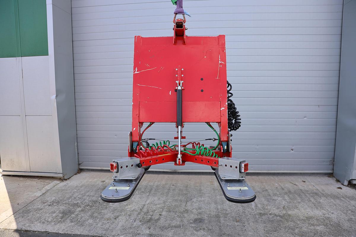 Used 2010 Wood's Powr-Grip Clad-King Cladding Lifter