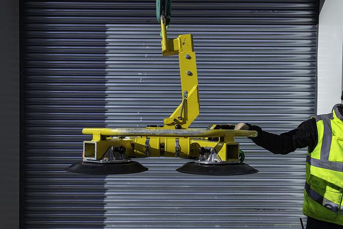 Used 2014 Wood's Powr-Grip MRT4 Glass Vacuum Lifter