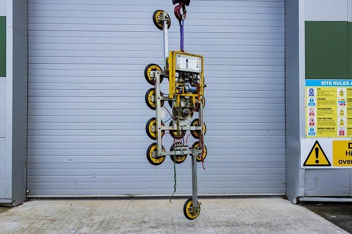 Used Kombi 7211-DS2 Glass Vacuum Lifter