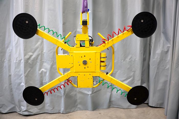 Used 2017 Wood's Powr-Grip MRT4 Intelli-Grip Glass Vacuum Lifter