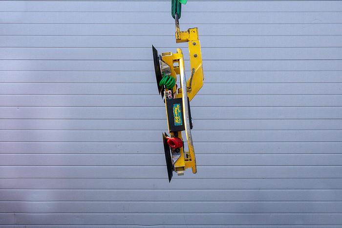 Used 2014 Wood's Powr-Grip MRT4 Glass Vacuum Lifter