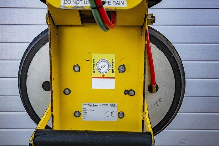 Used Sold - 01/23 - 2011 Wood's Powr-Grip MRT2 Glass Vacuum Lifter