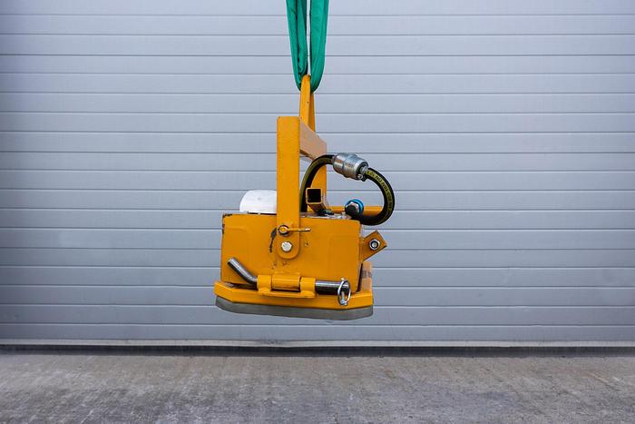 Used 2017 The Vacuum Lifting Company SK200 Side Tilt