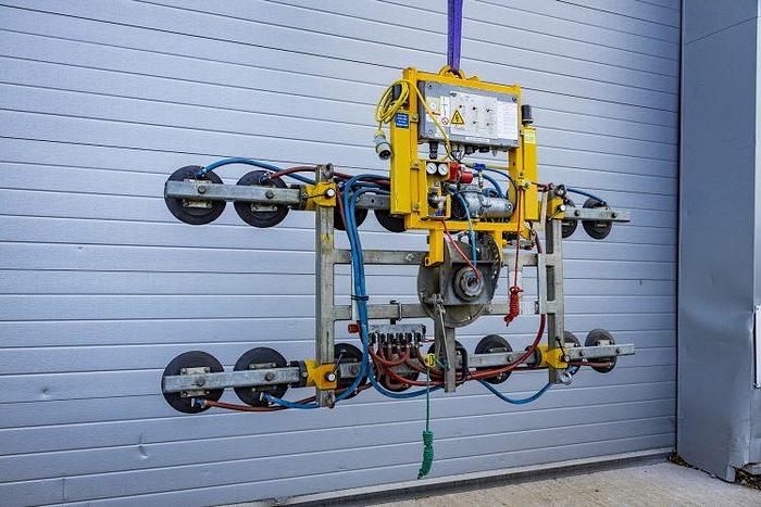 Used Kombi 7211-DSG Glass Vacuum Lifter