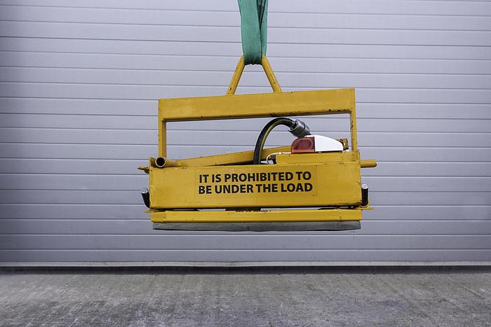 Used 2017 The Vacuum Lifting Company SK200 Side Tilt