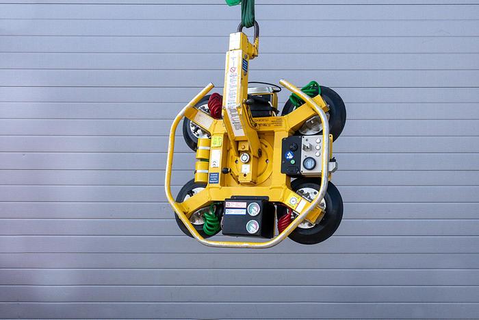 Used 2014 Wood's Powr-Grip MRT4 Glass Vacuum Lifter