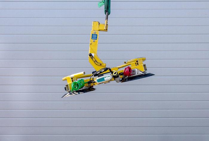 Used 2014 Wood's Powr-Grip MRT4 Glass Vacuum Lifter