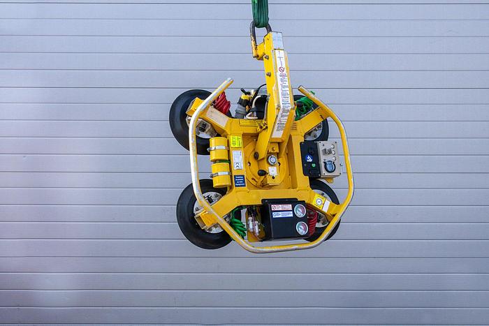 Used 2014 Wood's Powr-Grip MRT4 Glass Vacuum Lifter