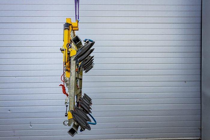 Used Kombi 7211-DSG Glass Vacuum Lifter