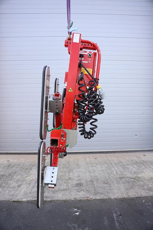 Used 2010 Wood's Powr-Grip Clad-King Cladding Lifter