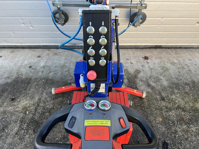 Used 2015 Oscar 280 Glazing Robot
