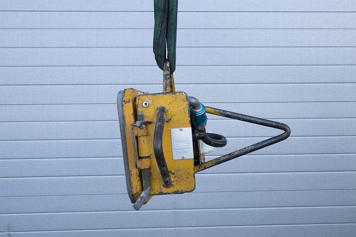 Used SK200 Stone Vacuum Lifter