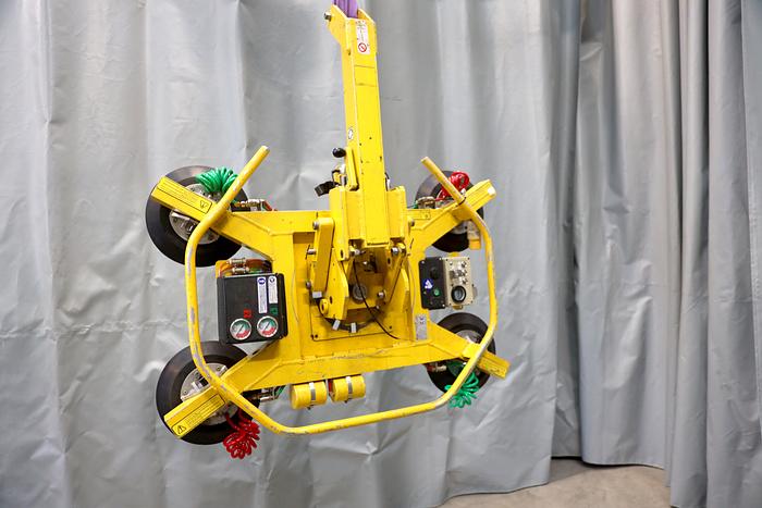 Used 2014 Wood's Powr-Grip MRTA6 Glass Vacuum Lifter