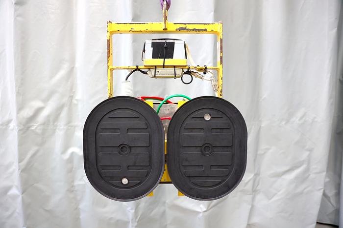 Used 2009 Wood's Powr-Grip MT2 Glass Vacuum Lifter