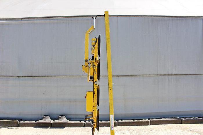 Used Sold - 10/19 - 2007 Wood's Powr-Grip P11104 Glass Vacuum Lifter