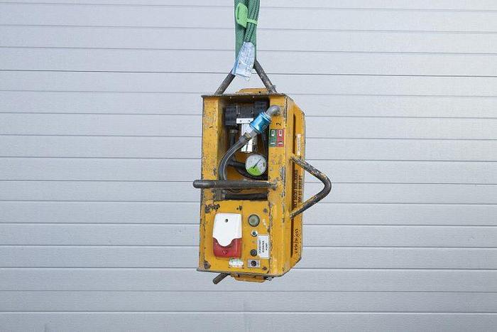 Used SK200 Stone Vacuum Lifter