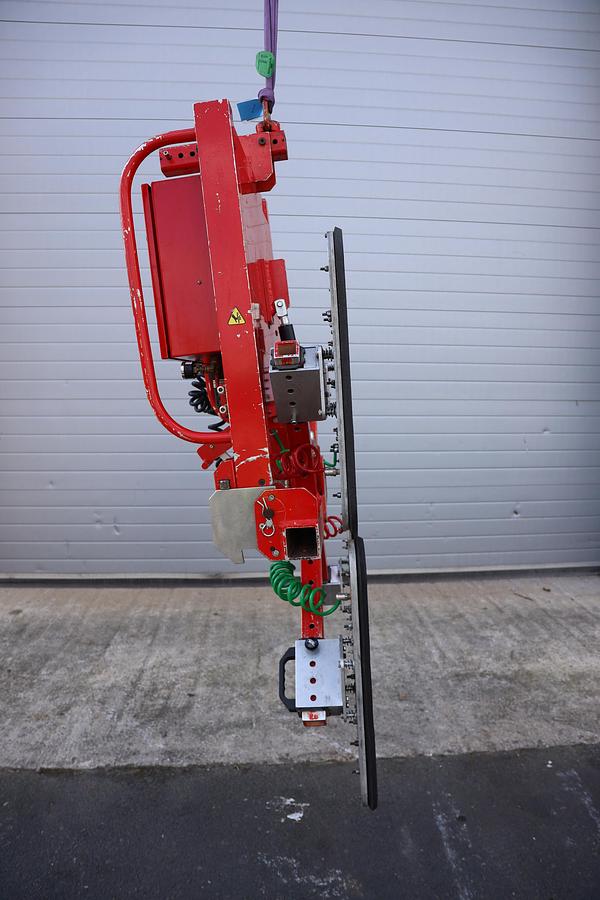 Used 2010 Wood's Powr-Grip Clad-King Cladding Lifter