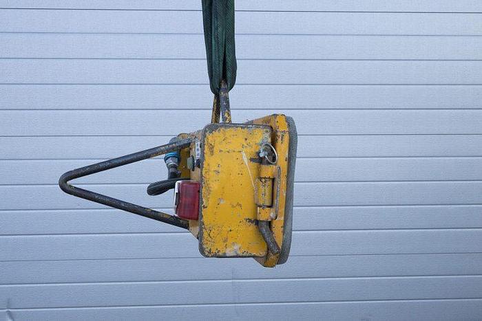 Used SK200 Stone Vacuum Lifter
