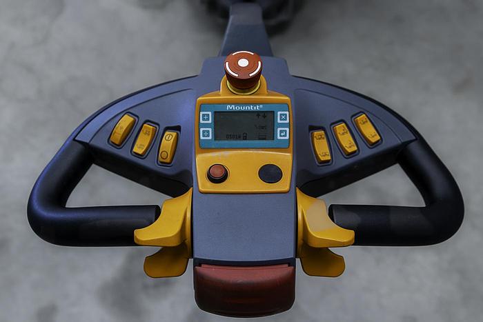 Used 2020 Global Lift Group 3-in-1 Mount-It Trolley