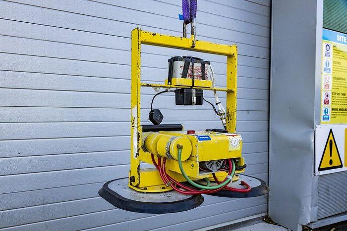 Used 2007 Wood's Powr-Grip MT2 Glass Vacuum Lifter