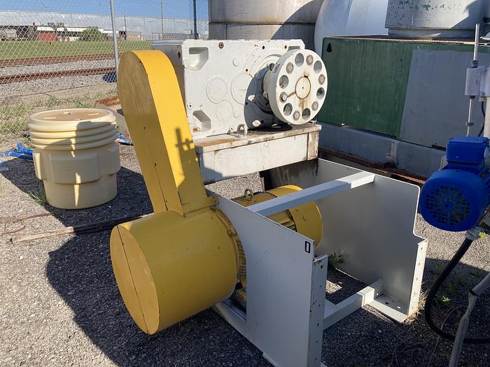 Used Caccia approximately 200 cubic feet stainless steel ribbon mixer