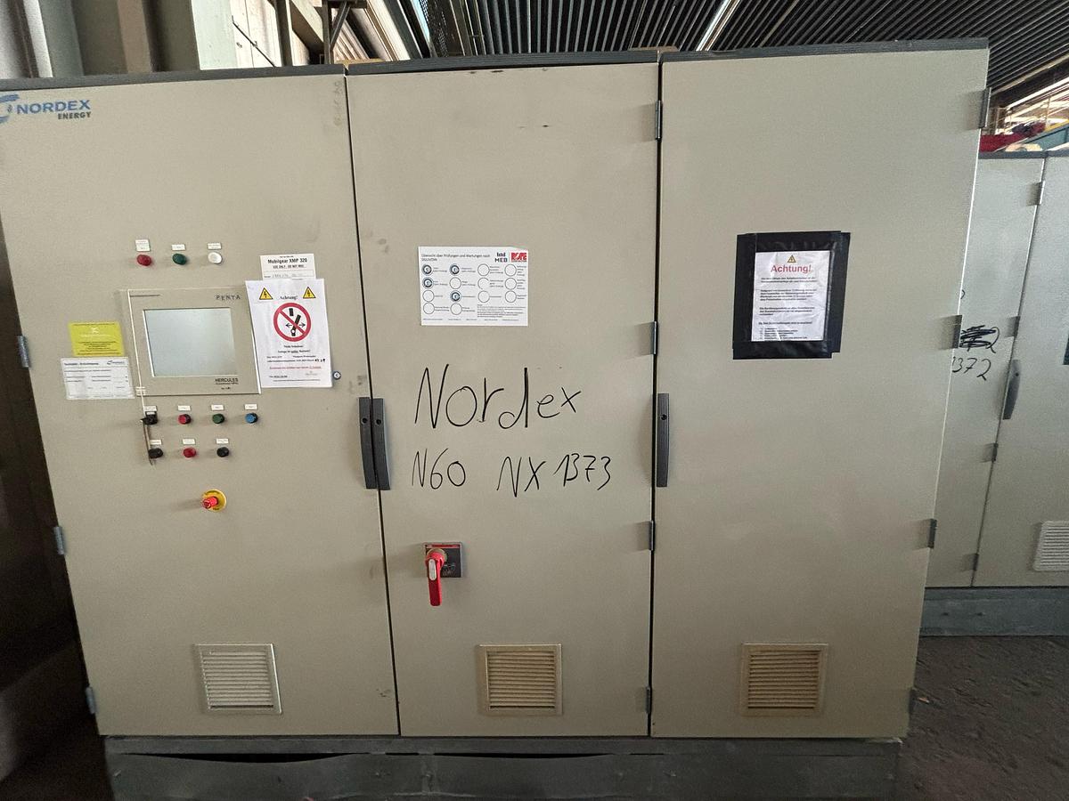Gebraucht Nordex N 60 1,3 MW Bodensteuerschrank mit Display