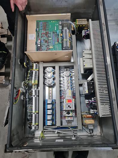 Gebraucht GE Tacke TW 1,5 S Achsschaltschrank-Akkukiste incl. Pitchboard / pitch box, Nr. 0040 091 6 / 505, Typ: GNR-030S
