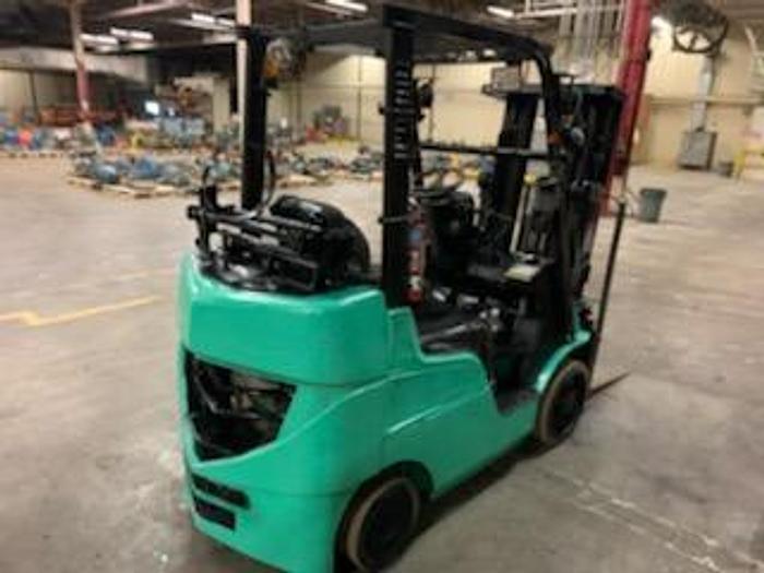 Used 5,000 POUND MITSUBISHI FGC25N FORKLIFT TRIPLE STAGE MAST