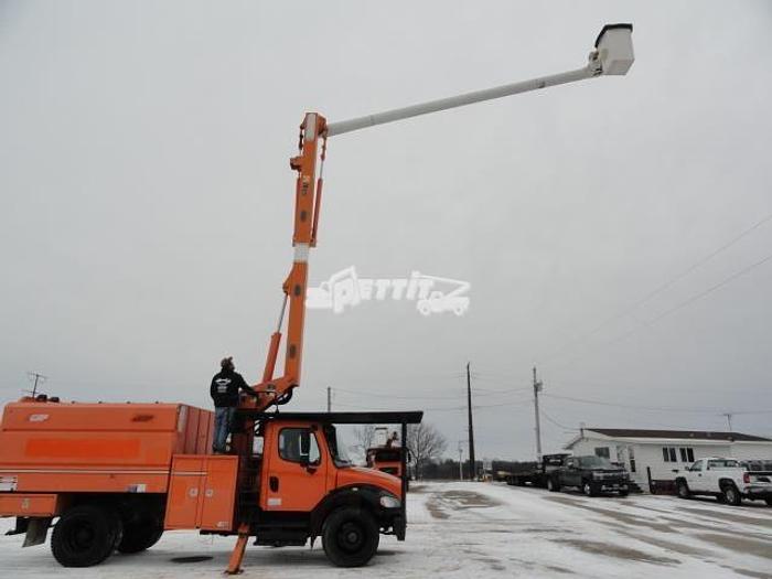 Used 2011 FREIGHTLINER BUSINESS CLASS M2 106