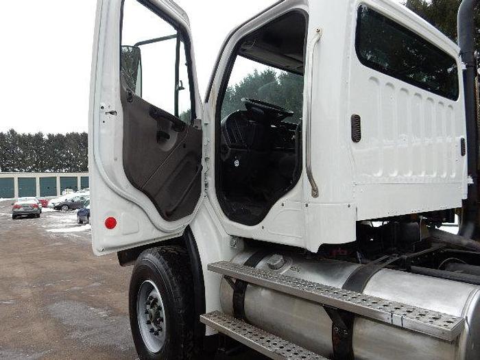 Used 2009 Freightliner M2-112V