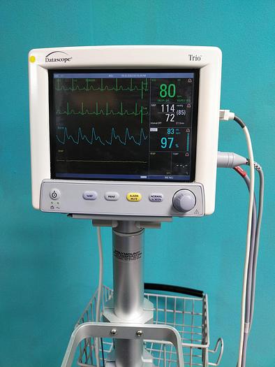 Gebraucht Datascope Trio Patientenmonitor auf Trolley mit Zubehör